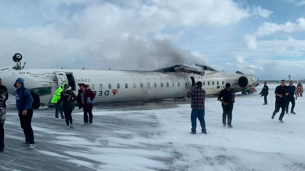 Airplane Accident in Toronto: At Least 9 Injured