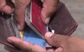 Потерянный кошелек найден 14-летним мальчиком спустя 33 года в порту Комокс
