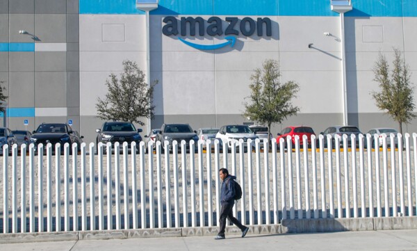 Amazon Closes Warehouses in Quebec