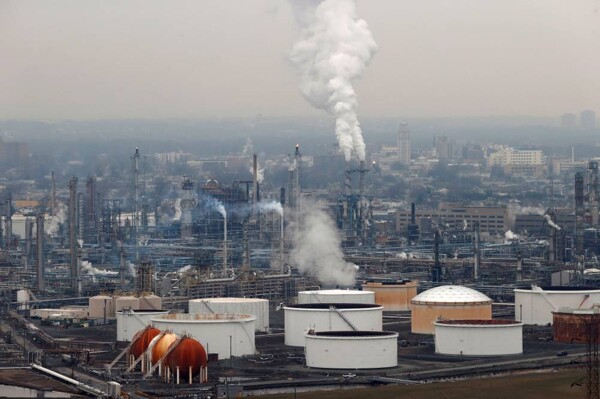 Slight Rise in Oil Prices Amid US Tariff Speculations