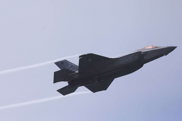 Bombardier Expresses Concerns Over F-35 Contract Review
