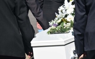 Растущее количество неоплаченных тел в провинциях Канады вызывает беспокойство из-за стоимости похорон