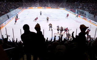 Canadian hockey team apologizes for asking fans to shower before games