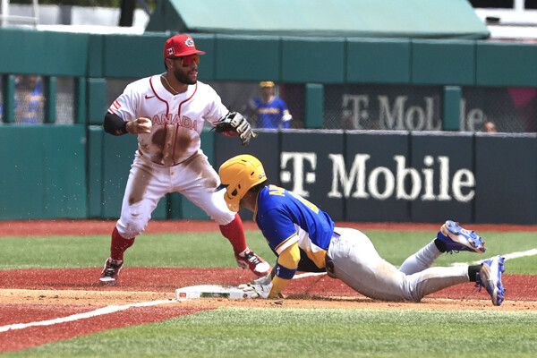Canada defeats Colombia in World Baseball Classic